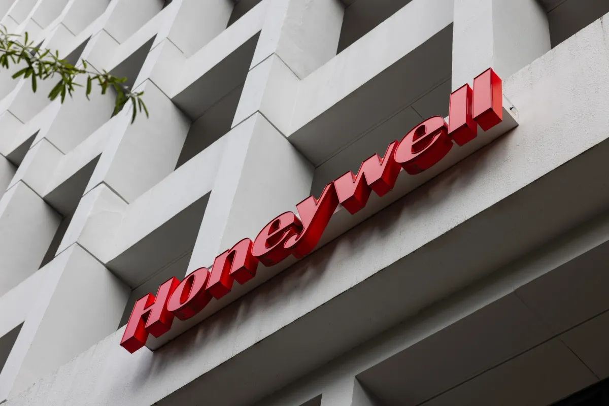 BofA Downgrades Honeywell Amid Reorganization Challenges