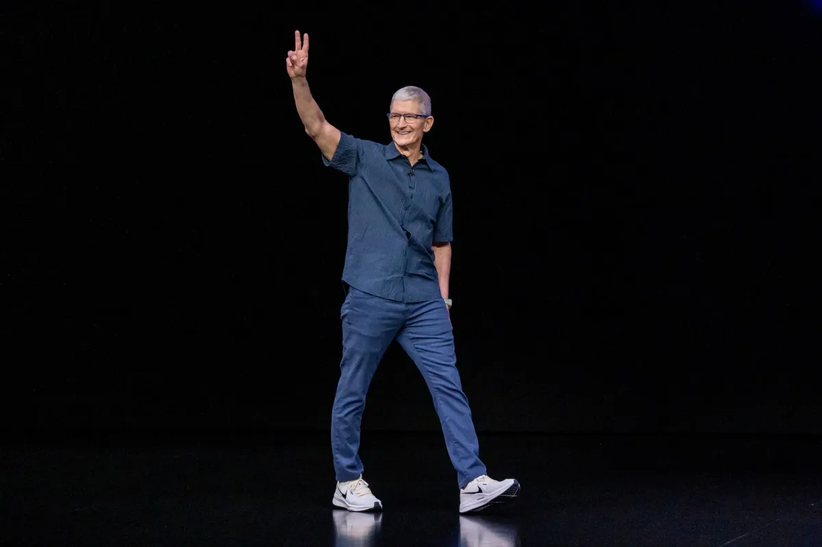 Apple CEO Tim Cook Invests $3 Million in Struggling Nike Stock