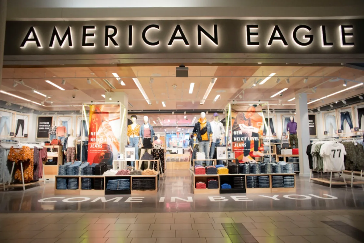 American Eagle Soars: Strong Q3 Results & Boosted Holiday Outlook