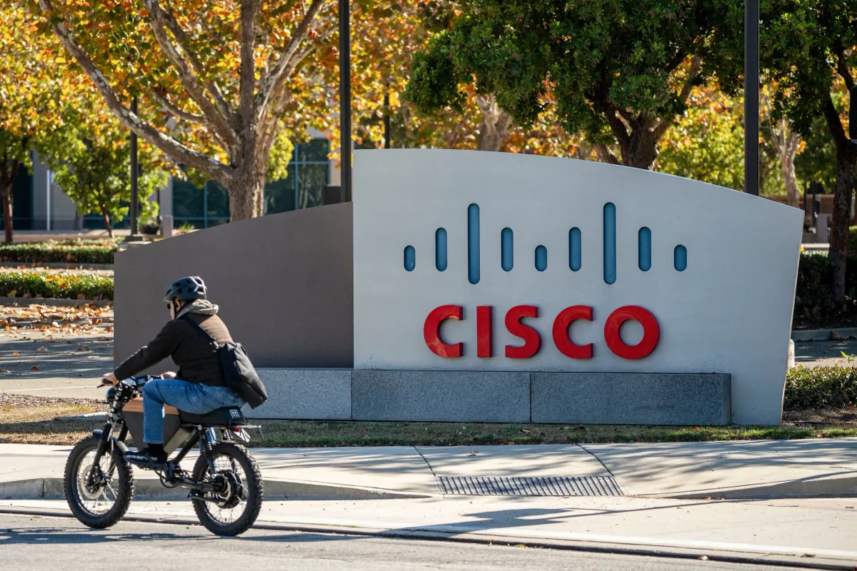 Cisco's Q2 Earnings: Mixed Signals with AI Wins and Margin Worries
