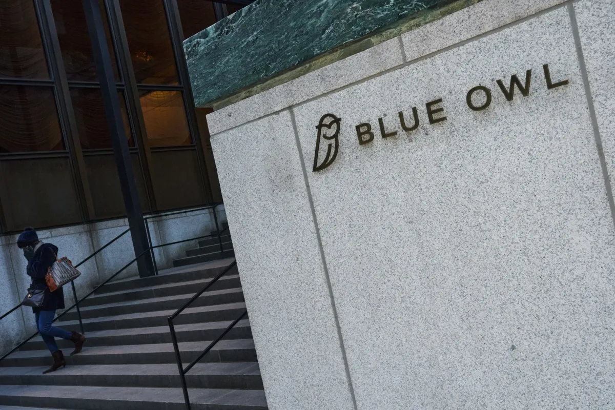 Saba and Cox Launch Discounted Tender Offers for Blue Owl's Struggling Private Credit Funds