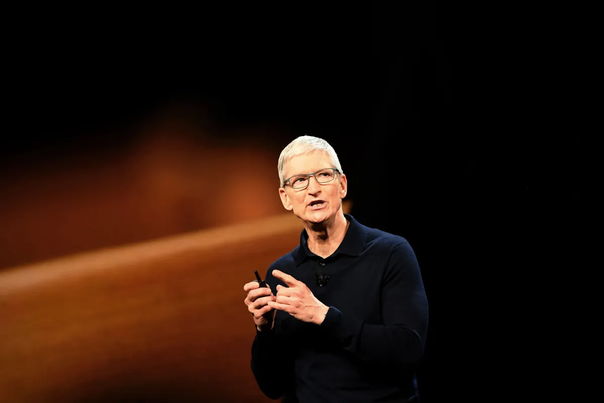 Apple Bucks Big Tech's AI Spending Frenzy While Cloud Backlogs Hit $1.1 Trillion