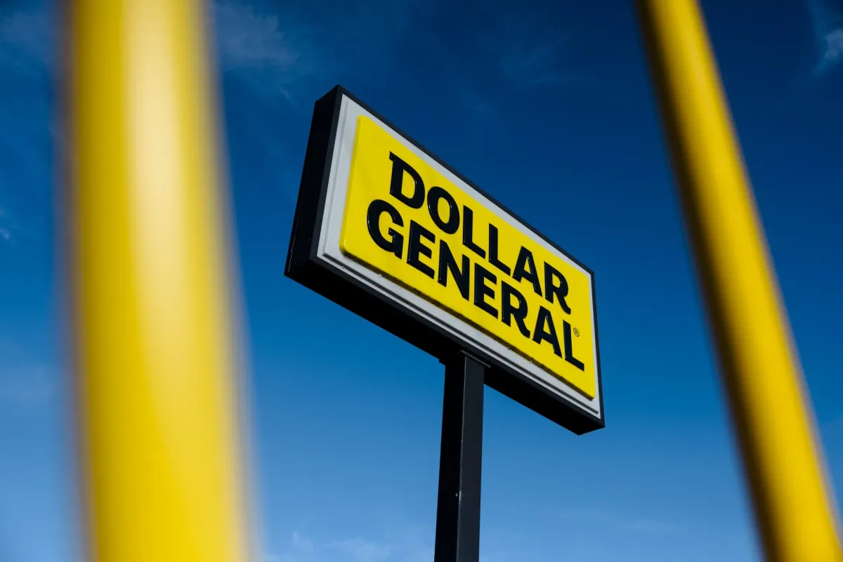 Dollar General Beats Holiday Earnings but Forecasts Slower Same-Store Sales Growth in 2026