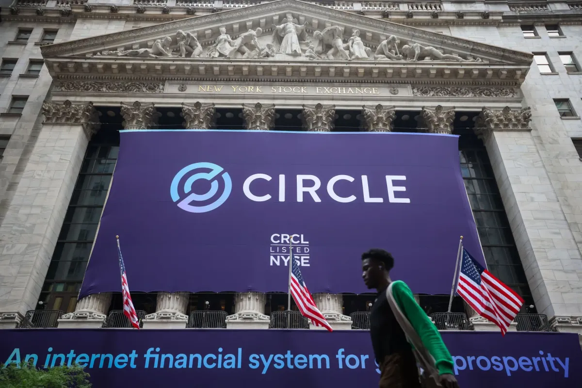 Circle Stock Drops as Clarity Act Limits Stablecoin Rewards
