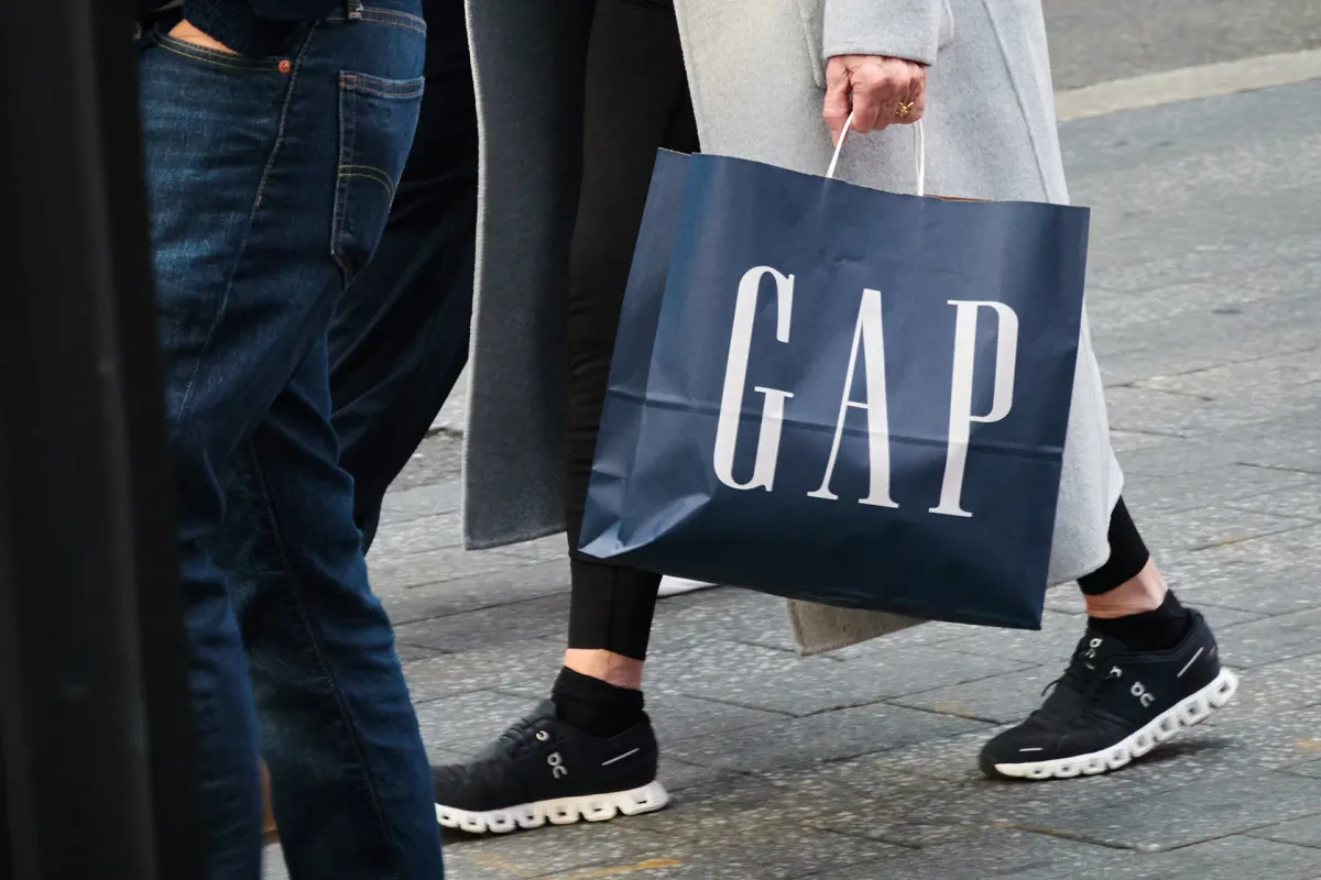Gap Shares Drop as Tariffs Hit 2026 Profit Outlook Despite Strong 2025 Results