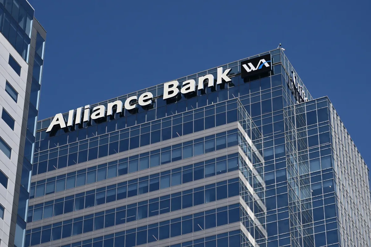 WAL Stock Falls as Bank Writes Off $126.4M After Jefferies Payment Failure