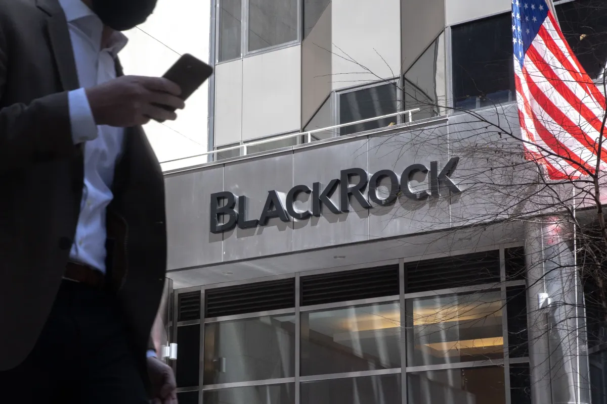 BlackRock Caps Withdrawals at $26B Private Credit Fund as Investors Rush for the Exit