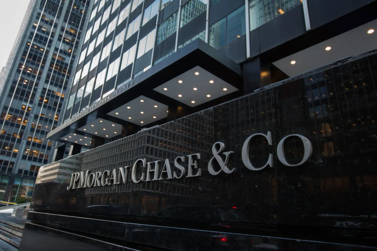 JPMorgan Restricts Private Credit Lending Amid AI Concerns
