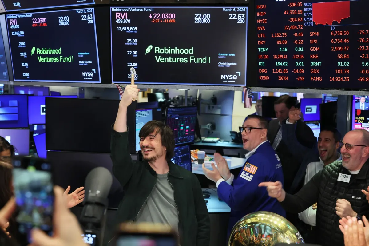 Robinhood and Webull Surge as SEC Scraps $25,000 Day Trading Rule