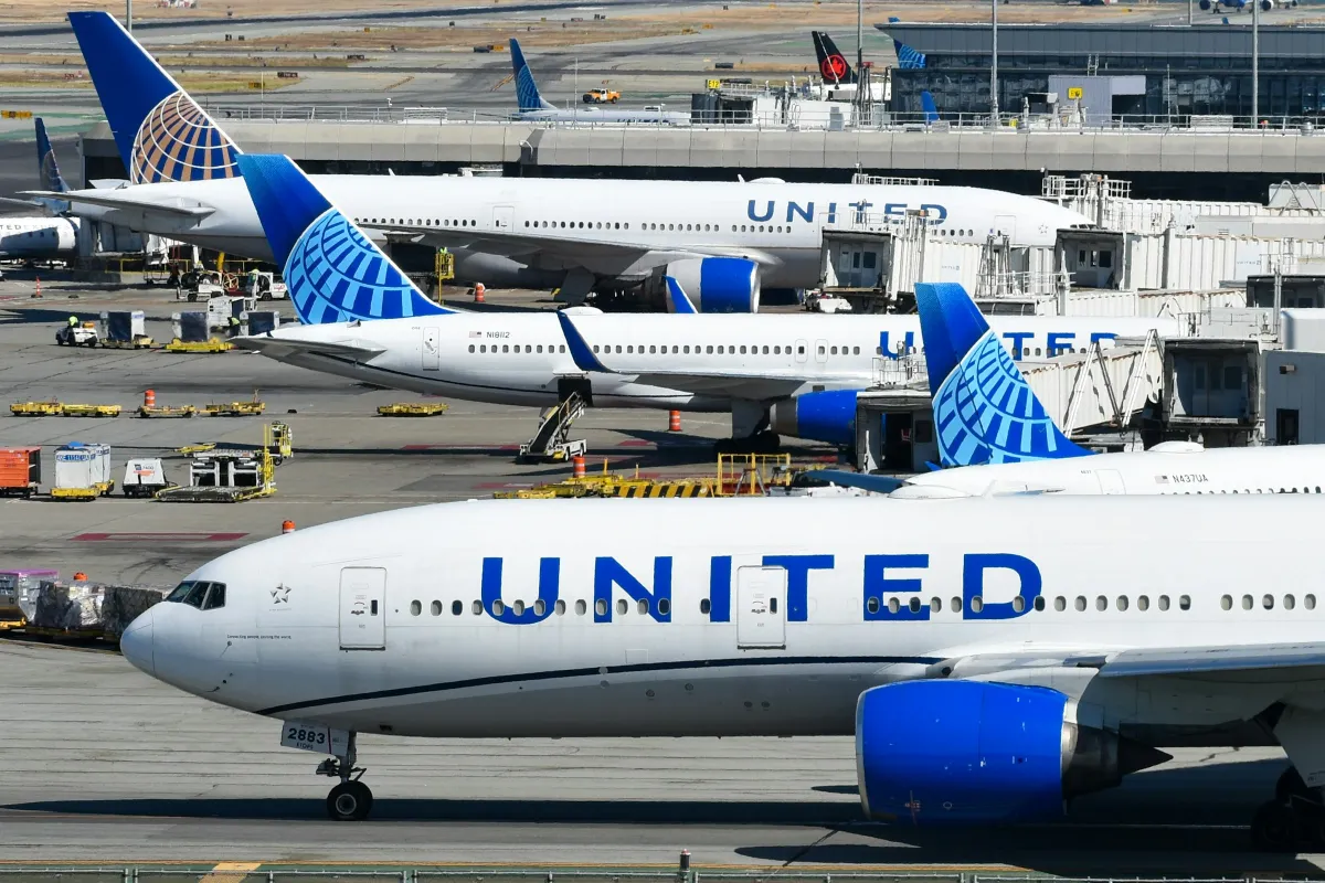 United Beats Q1 Earnings & Revenue Estimates But Slashes Full-Year Guidance on Surging Fuel Prices