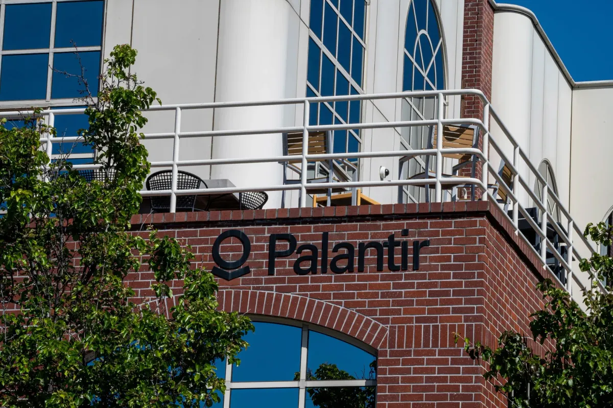 Palantir Smashes Estimates — U.S. Government & Commercial Demand Ignite Record Quarter
