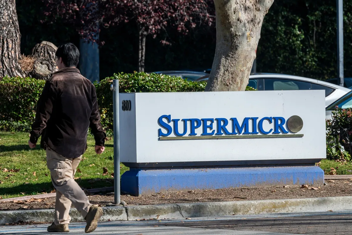 Super Micro Shares Rocket After Beating Wall Street on Q4 Outlook