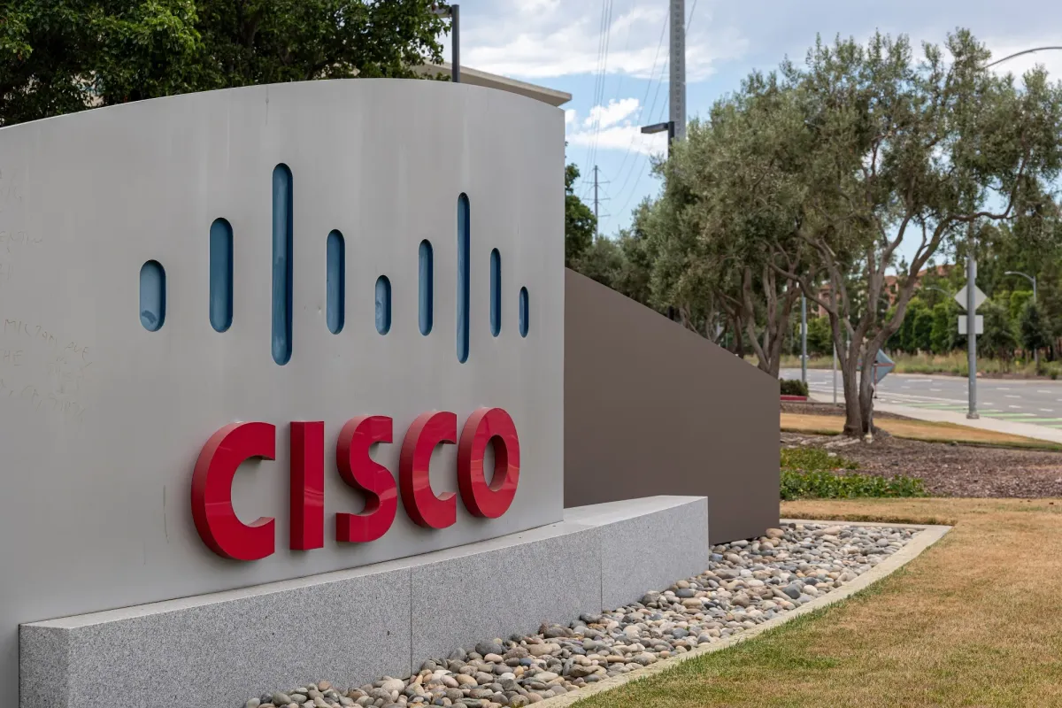 Cisco Beats Q3 Estimates and Boosts 2026 Guidance