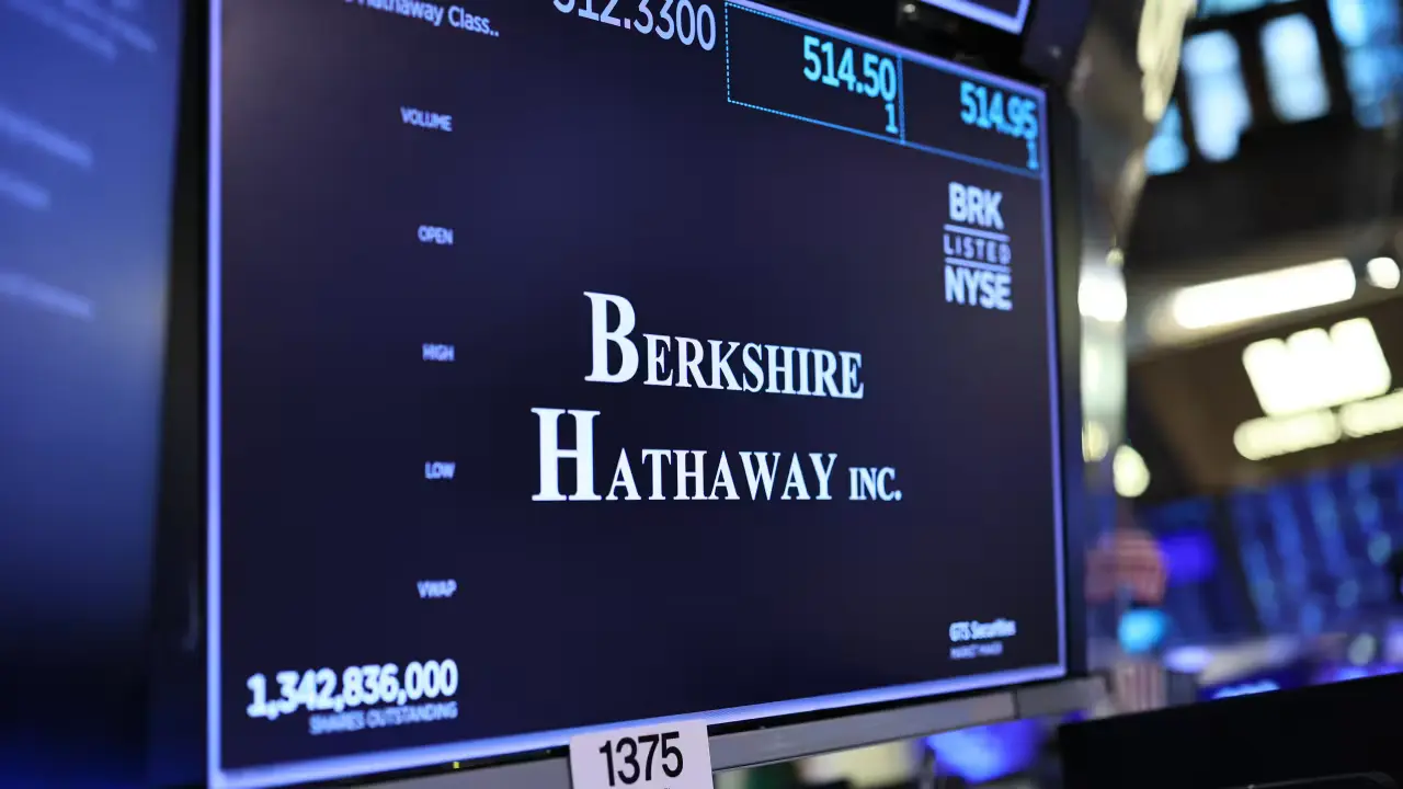 Berkshire Hathaway’s Cash Hoard Soars to an All-Time High as Operating Profits Rise