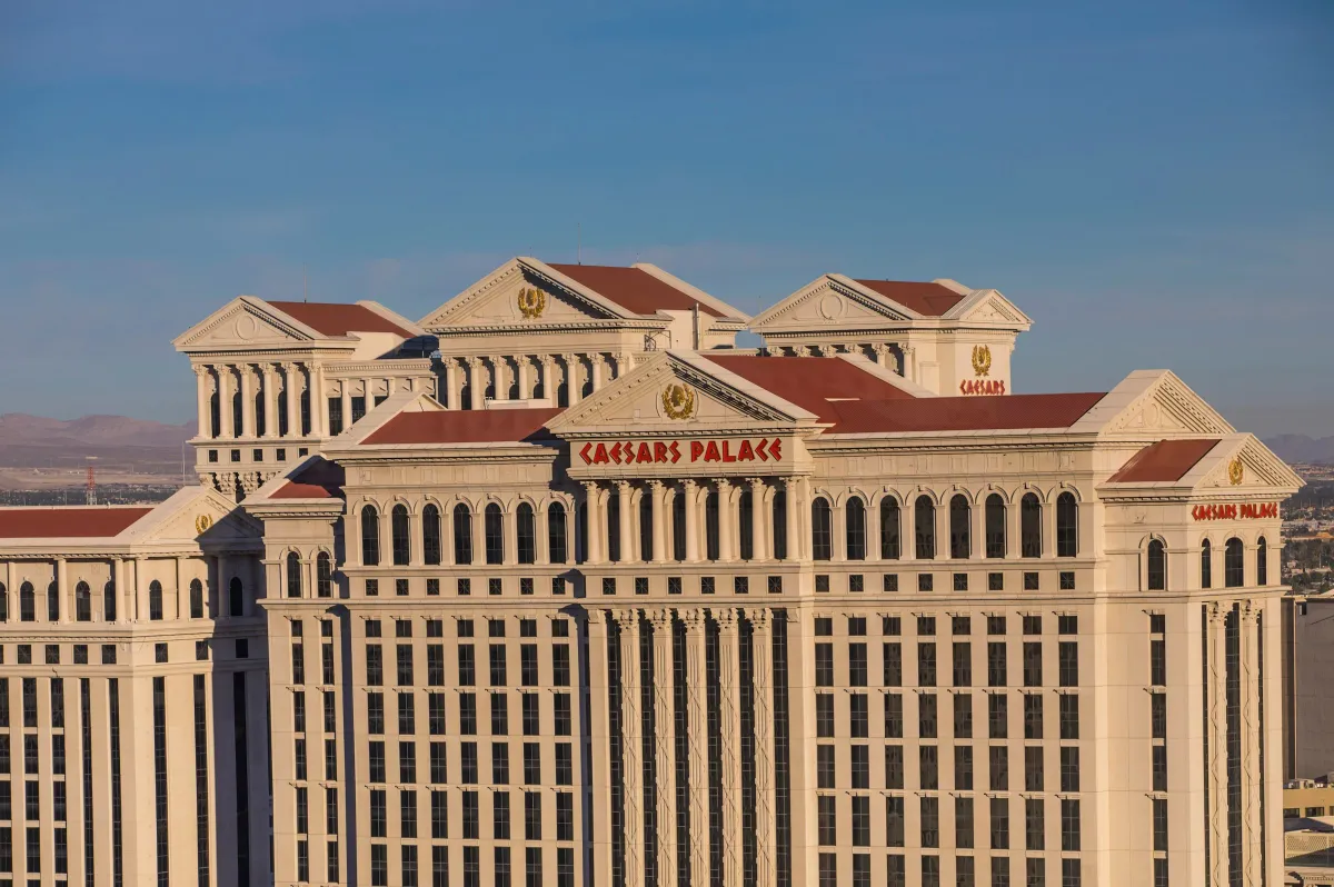 Banks Line Up With $5 Billion to Fuel Tilman Fertitta’s Caesars Entertainment Takeover