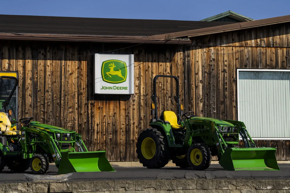 US Slashes Farm Equipment Tariffs from 25% to 15% – Big Boost for Deere, CNH & AGCO