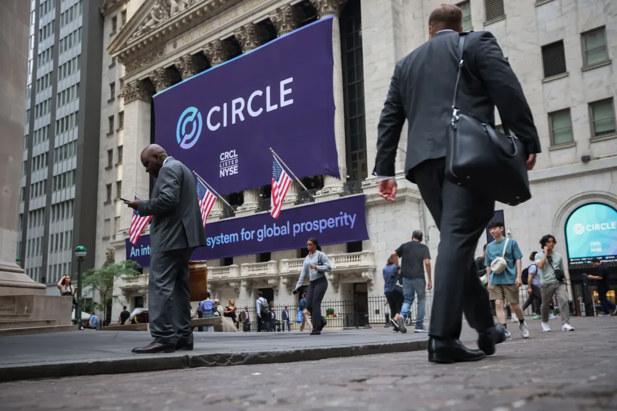Circle Shares Drop as Coinbase Eyes Huge New Stablecoin Platform Backed by Stripe, Visa & Mastercard