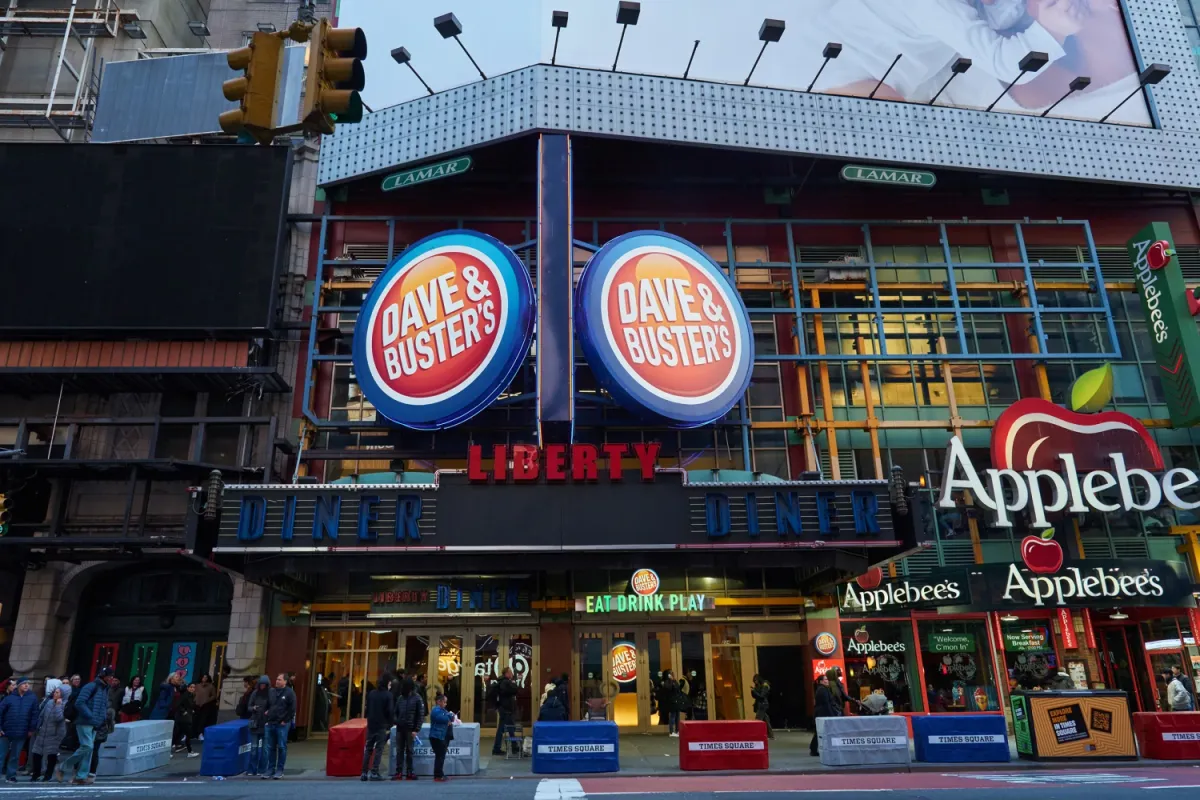 Dave & Buster's Misses Earnings Estimates Amid Weak Comparable Sales