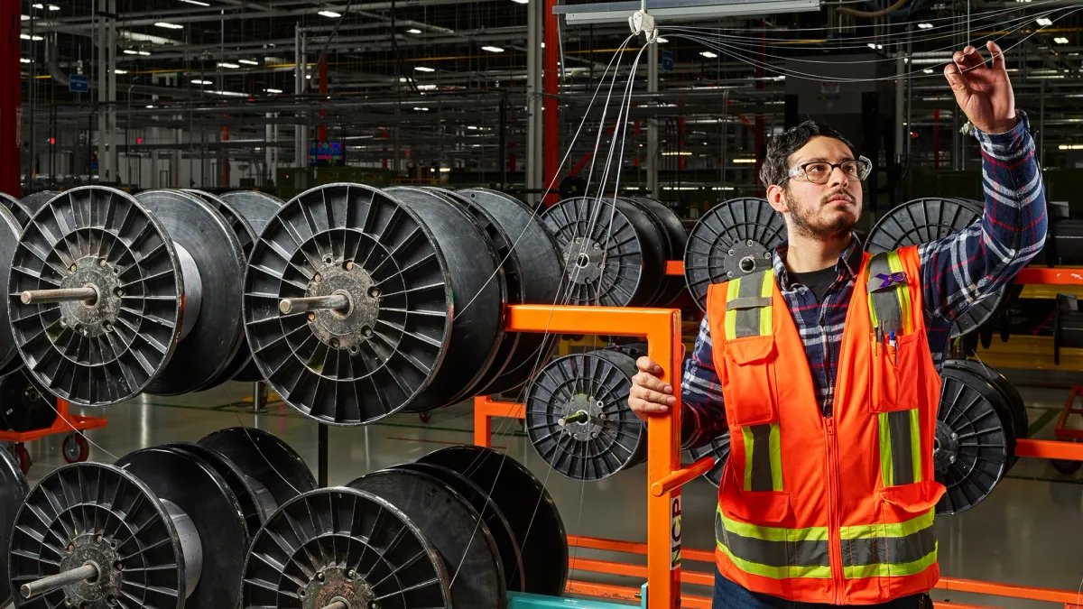 Amazon Invests Billions in Corning Optical Fiber for U.S. AI Data Centers