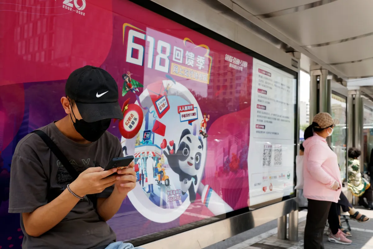 China E-Commerce Stocks Sink as Beijing Cracks Down on 618 Discount Wars