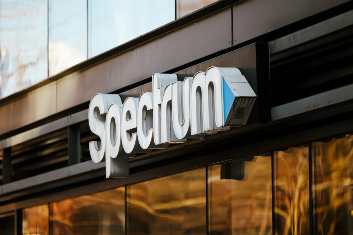 Spectrum Mobile Hits 12.5 Million Lines, but Broadband Losses Worry Investors