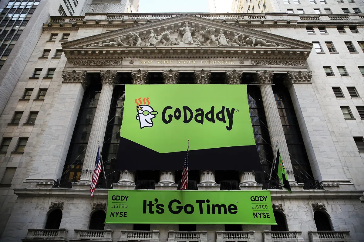 GoDaddy Beats Q2 Estimates but Tightens Full-Year Outlook Amid Slower AI Adoption