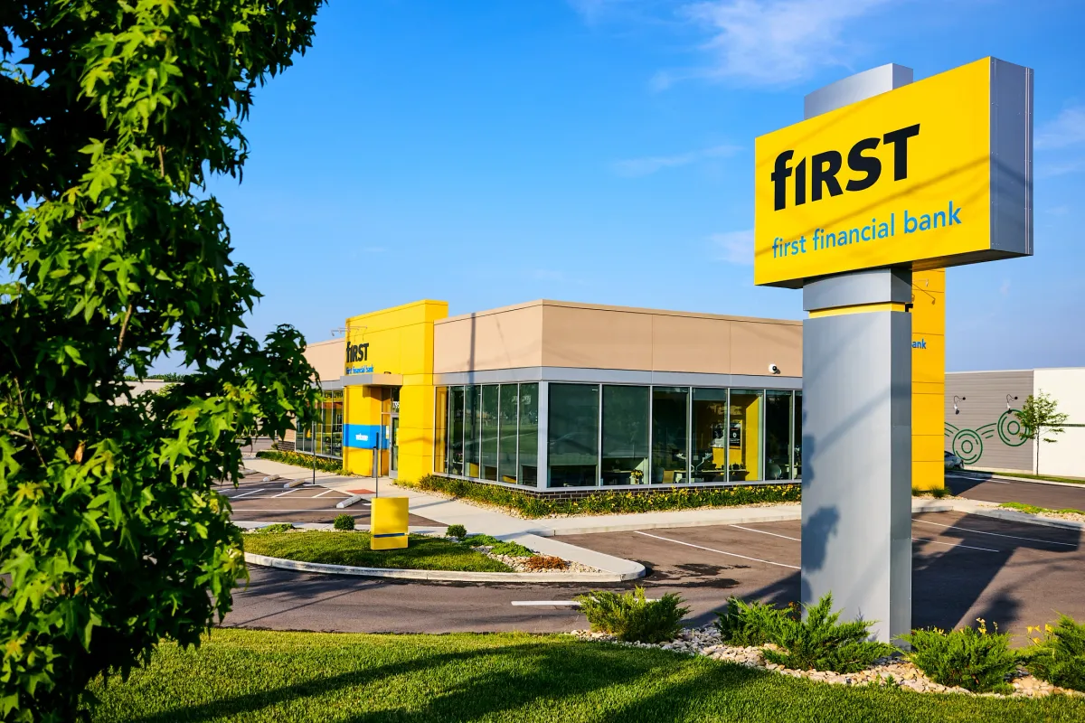 FFBC Expands Chicago Footprint with $208M Acquisition of Finward Bancorp