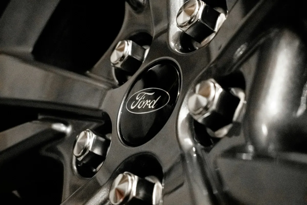 Jefferies Turns Bullish on Detroit: Upgrades Ford and General Motors