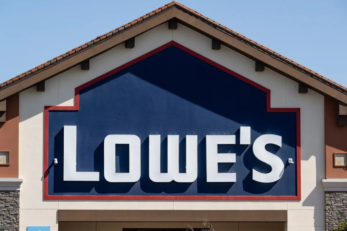 Lowe’s Cuts 2026 Sales Outlook as Shoppers Delay Big Renovations