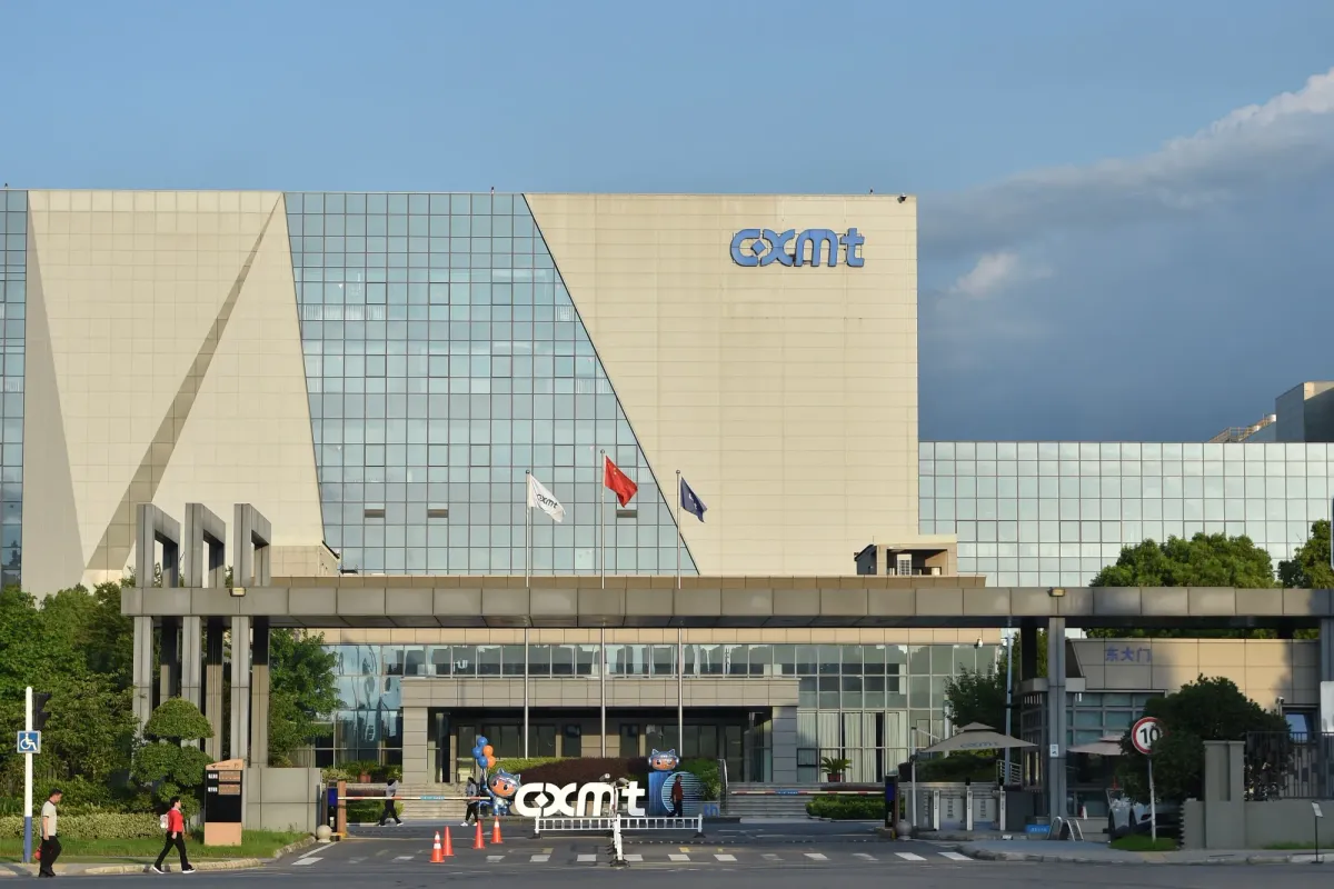 Micron Shares Drop as China’s CXMT Plans Second Beijing Chip Plant