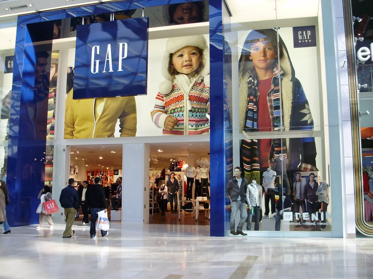 Gap Lifts Profit Forecast as Namesake Brand Posts 10th Straight Growth Quarter