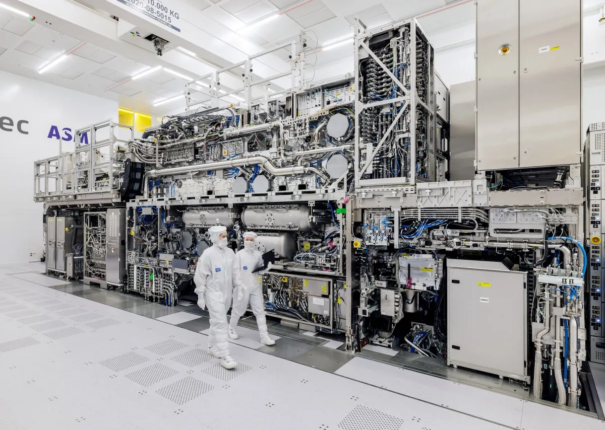 ASML Teams With Intel, TSMC and Samsung on 12-Inch Photomasks to Print Giant AI Chips Without Stitching
