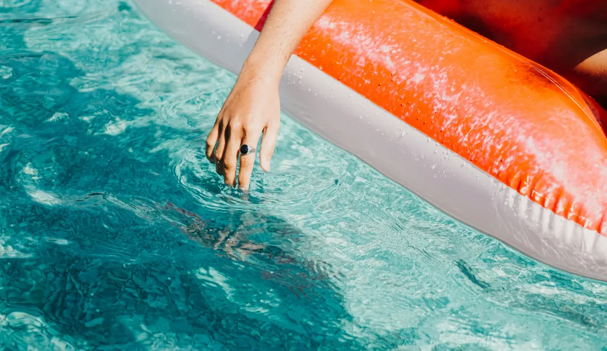 Leslie’s Prepares Chapter 11 Filing as Pool Retailer Faces Debt and Competition