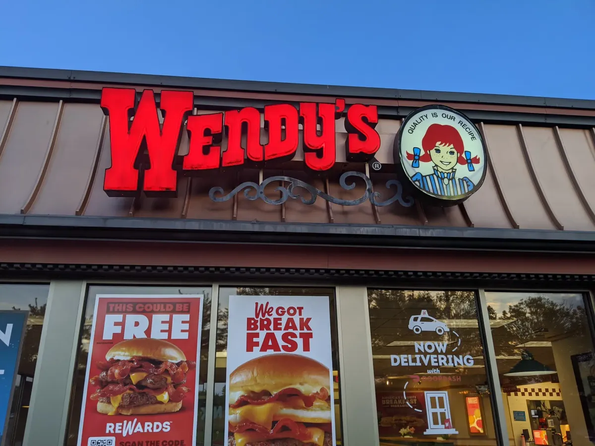 Peltz’s Trian Seeks to Take Struggling Wendy’s Private