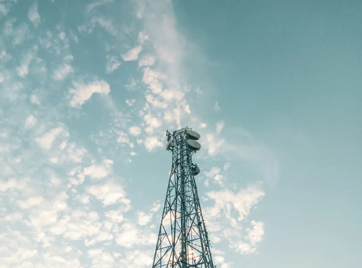 SpaceX Targets 80,000 Cell Sites in Push to Become Fourth U.S. Carrier