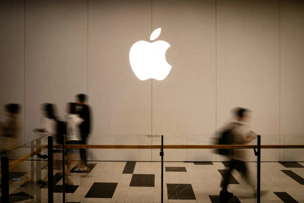 Loop Capital Downgrades Apple to Hold on Weaker iPhone Recovery Outlook